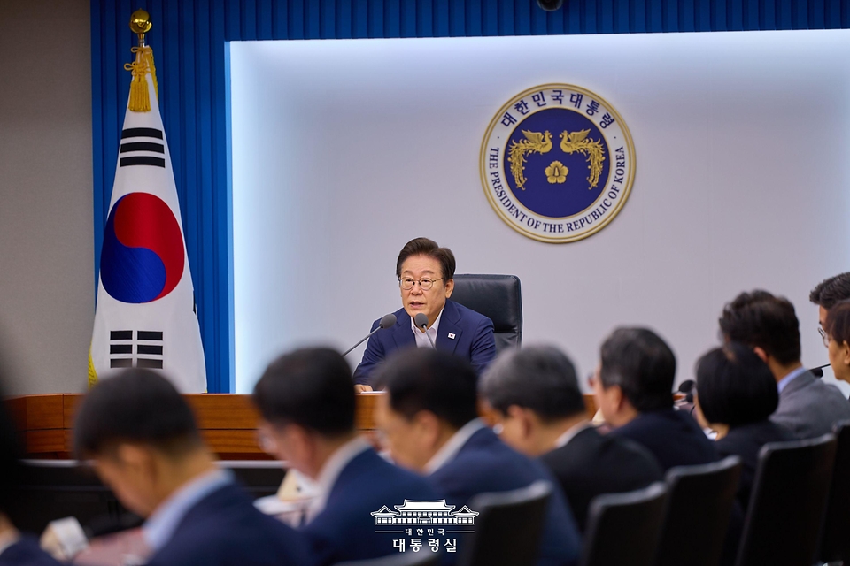 이재명 대통령이 30일 서울 용산 대통령실 청사에서 열린 비상경제점검 태스크포스(TF) 3차 회의에서 발언하고 있다.