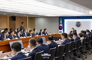 이재명 대통령이 31일 서울 용산 대통령실 청사에서 열린 6차 수석·보좌관 회의를 주재하고 있다.