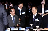 김민석 국무총리가 31일 장충동 신라호텔에서 열린 서울경제 창간 65주년 기념식에 참석, 축사를 하고 있다.