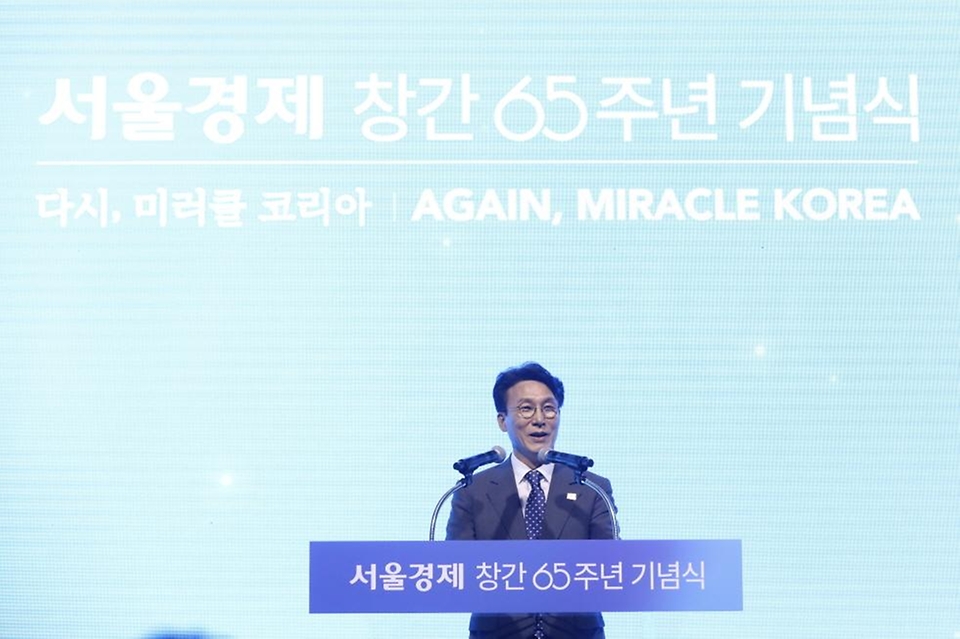김민석 국무총리가 31일 장충동 신라호텔에서 열린 서울경제 창간 65주년 기념식에 참석, 축사를 하고 있다.