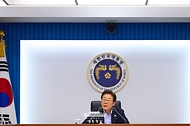 이재명 대통령이 31일 서울 용산 대통령실 청사에서 열린 6차 수석·보좌관 회의를 주재하고 있다.