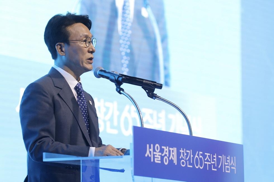 김민석 국무총리가 31일 장충동 신라호텔에서 열린 서울경제 창간 65주년 기념식에 참석, 축사를 하고 있다.