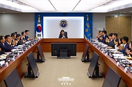 이재명 대통령이 31일 서울 용산 대통령실 청사에서 열린 6차 수석·보좌관 회의를 주재하고 있다.