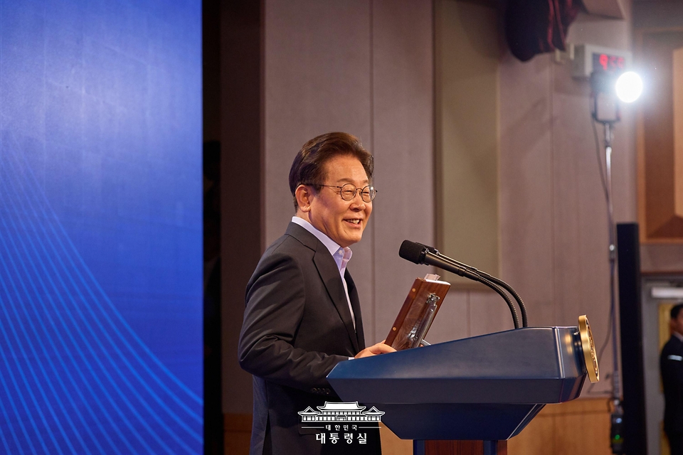 이재명 대통령이 31일 서울 종로구 정부서울청사에서 열린 '국민주권시대 공직자의 길' 고위공직자 워크숍에서 특강하고 있다.