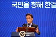 이재명 대통령이 31일 서울 종로구 정부서울청사에서 열린 '국민주권시대 공직자의 길' 고위공직자 워크숍에서 특강하고 있다.