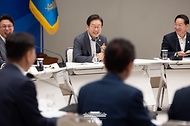 이재명 대통령이 1일 서울 용산 대통령실 청사에서 열린 전국 시도지사 간담회를 하고 있다.