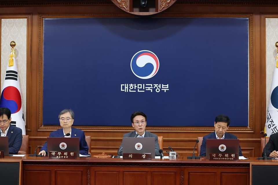 김민석 국무총리가 5일 세종대로 정부서울청사에서 열린 국무회의를 주재, 모두발언을 하고 있다.