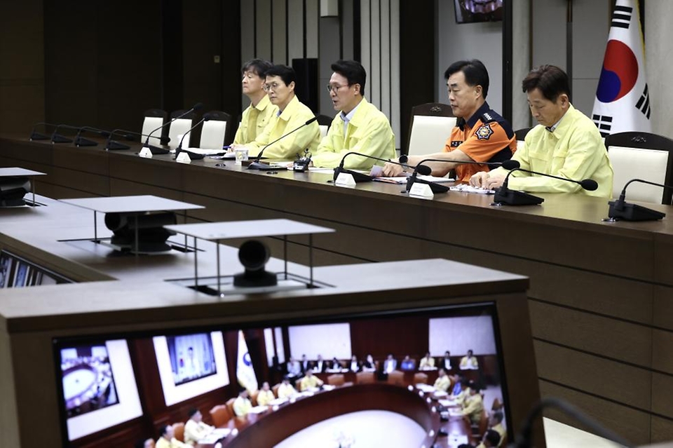 김민석 국무총리가 8일 세종 다솜로 정부세종청사에서 열린 국가테러대책위원회 회의를 주재, 모두발언을 하고 있다.