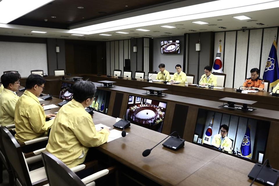 김민석 국무총리가 8일 세종 다솜로 정부세종청사에서 열린 국가테러대책위원회 회의를 주재, 모두발언을 하고 있다.