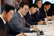 김민석 국무총리가 10일 삼청동 총리서울공관에서 열린 고위 당정 협의회에서 발언을 하고 있다.