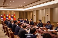 이재명 대통령이 11일 서울 용산 대통령실 청사에서 열린 또 럼 베트남 당 서기장과의 한·베트남 확대 정상회담에서 발언하고 있다.
