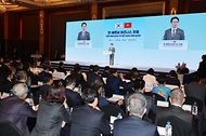 김민석 국무총리가 12일 중구 롯데호텔에서 열린 한-베트남 비즈니스 포럼에 참석, 기조연설을 하고 있다.