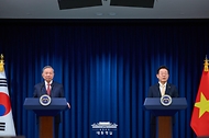 이재명 대통령이 11일 서울 용산 대통령실 청사에서 열린 한·베트남 공동언론발표에서 발언하고 있다.