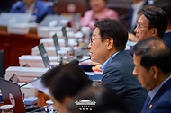 이재명 대통령이 12일 서울 용산 대통령실 청사에서 열린 국무회의에서 발언을 하고 있다.