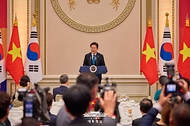 이재명 대통령이 11일 청와대 영빈관에서 열린 한·베트남 공식 만찬에서 발언하고 있다.