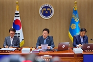 이재명 대통령이 12일 서울 용산 대통령실 청사에서 열린 국무회의에서 발언을 하고 있다.