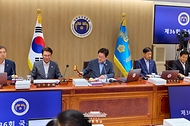 이재명 대통령이 12일 서울 용산 대통령실 청사에서 열린 국무회의에서 개회를 선언하고 있다.