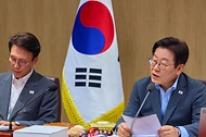 이재명 대통령이 12일 서울 용산 대통령실 청사에서 열린 국무회의에서 발언을 하고 있다.