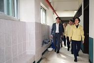 최은옥 교육부 차관은 7월 23일(수) 집중호우 피해학교 복구 현장을 점검하기 위해 한일고등학교를 방문하였다. 