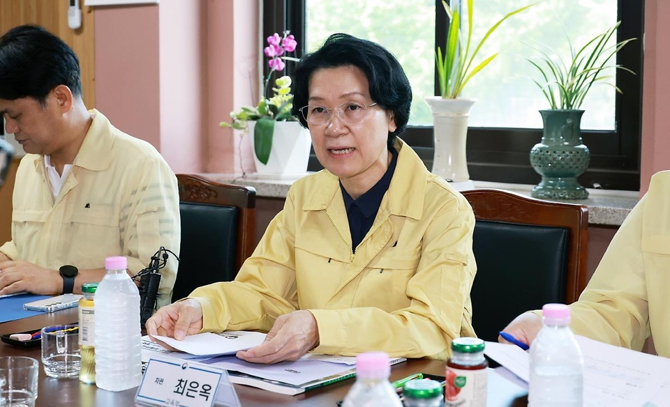 최은옥 교육부 차관은 7월 23일(수) 집중호우 피해학교 복구 현장을 점검하기 위해 한일고등학교를 방문하였다. 