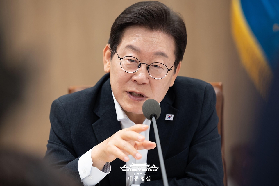 이재명 대통령이 13일 서울 용산 대통령실 청사에서 열린 나라재정 절약 간담회에서 발언하고 있다.