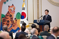 이재명 대통령이 15일 청와대 영빈관에서 열린 '대통령의 초대, 주한외교단 만찬'에서 발언하고 있다.