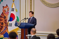 이재명 대통령이 15일 청와대 영빈관에서 열린 '대통령의 초대, 주한외교단 만찬'에서 발언하고 있다.