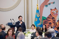 이재명 대통령이 15일 청와대 영빈관에서 열린 '대통령의 초대, 주한외교단 만찬'에서 발언하고 있다.