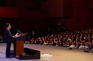 이재명 대통령이 15일 서울 세종문화회관에서 열린 80주년 광복절 경축식에서 경축사를 하고 있다.