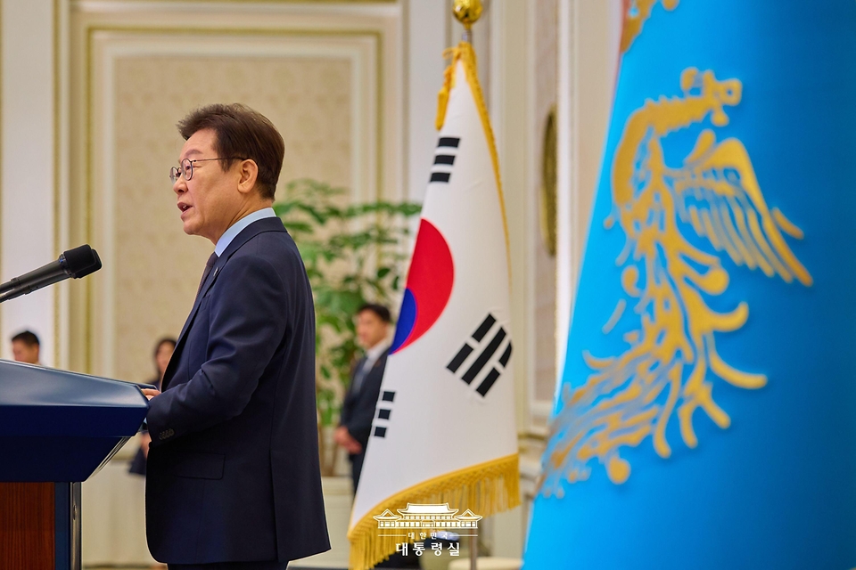 이재명 대통령이 15일 청와대 영빈관에서 열린 '대통령의 초대, 주한외교단 만찬'에서 발언하고 있다.