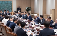 이재명 대통령이 22일 용산 대통령실에서 열린 제1회 국가과학기술자문회의 전원회의를 주재하고 있다.