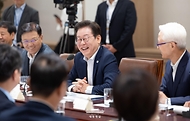 이재명 대통령이 22일 용산 대통령실에서 열린 제1회 국가과학기술자문회의 전원회의에서 발언하고 있다.
