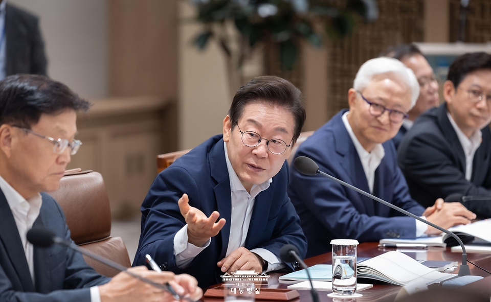 이재명 대통령이 22일 용산 대통령실에서 열린 제1회 국가과학기술자문회의 전원회의에서 발언하고 있다.