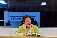 이재명 대통령이 30일 강원 강릉시청 재난안전상황실에서 열린 가뭄 대책 회의에서 발언하고 있다.
