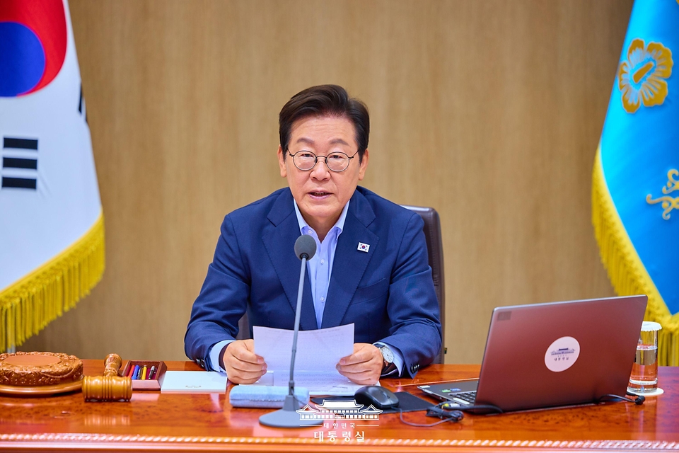 이재명 대통령이 29일 서울 용산 대통령실 청사에서 열린 임시 국무회의에서 발언하고 있다. 