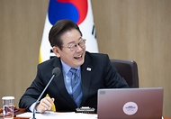 이재명 대통령이 2일 서울 용산 대통령실 청사에서 열린 제40회 국무회의를 주재하고 있다.