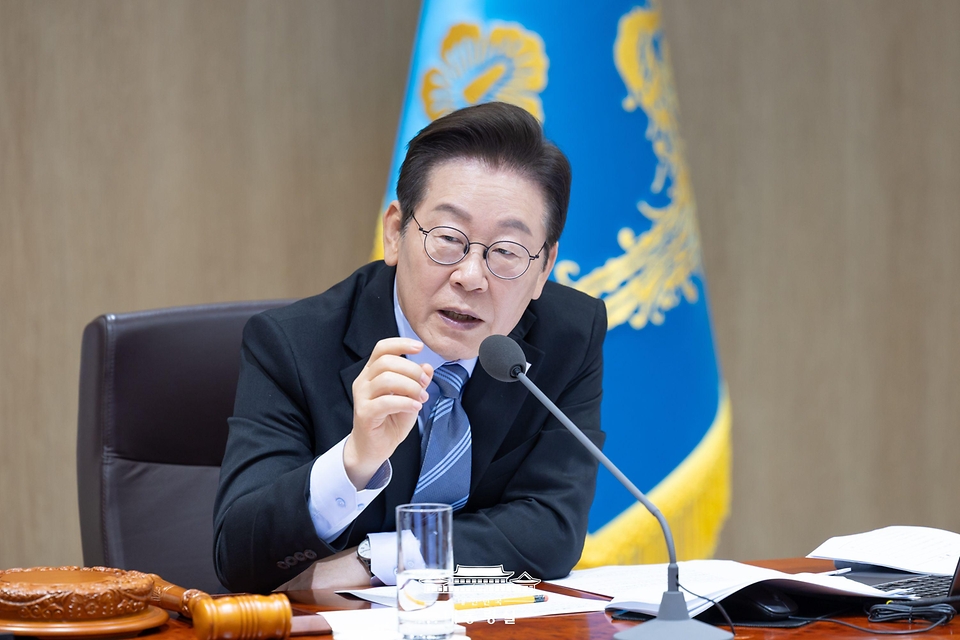 이재명 대통령이 2일 서울 용산 대통령실 청사에서 열린 제40회 국무회의에서 발언하고 있다.