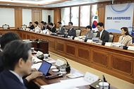 김민석 국무총리가 2일 세종대로 정부서울청사에서 열린 제15차 소비자정책위원회를 주재하고 있다.