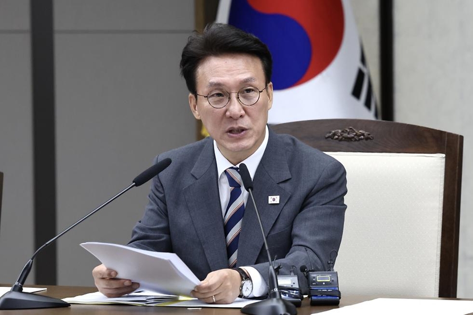 김민석 국무총리가 3일 세종 다솜로 정부세종청사에서 열린 국정현안관계장관회의를 주재, 모두발언을 하고 있다.