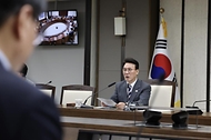 김민석 국무총리가 3일 세종 다솜로 정부세종청사에서 열린 국정현안관계장관회의를 주재, 모두발언을 하고 있다.