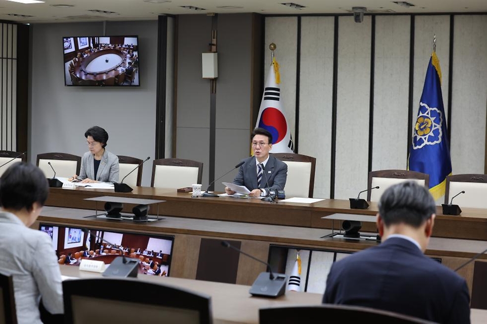 김민석 국무총리가 3일 세종 다솜로 정부세종청사에서 열린 국정현안관계장관회의를 주재, 모두발언을 하고 있다.