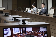 김민석 국무총리가 3일 세종 다솜로 정부세종청사에서 열린 국정현안관계장관회의를 주재, 모두발언을 하고 있다.