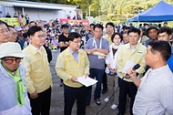 김성환 환경부 장관이 29일 전남 화순군 동북천댐 후보지를 찾아 현장을 점검하고 지역의 다양한 의견을 청취하고 있다.