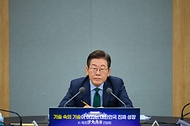 이재명 대통령이 3일 경기도 안산시 새솔다이아몬드공업에서 K-제조업 기업현장 간담회를 하고 있다.