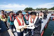 전재수 해양수산부 장관은 9월 3일(수) 충남 보령시 해상가두리 양식장을 방문하여 고수온 대응 및 안전관리 실태를 점검하고 어업인 노고를 격려했다.
