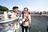 전재수 해양수산부 장관은 9월 3일(수) 충남 보령시 해상가두리 양식장을 방문하여 고수온 대응 및 안전관리 실태를 점검하고 어업인 노고를 격려했다.