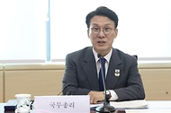 김민석 국무총리가 5일 세종대로 정부서울청사에서 열린 APEC 정상회의 준비위원회를 주재하고 있다.
