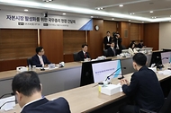 김민석 국무총리가 8일 여의도 KRX 사옥에서 열린 자본시장 활성화를 위한 현장 간담회에서 발언을 하고 있다.