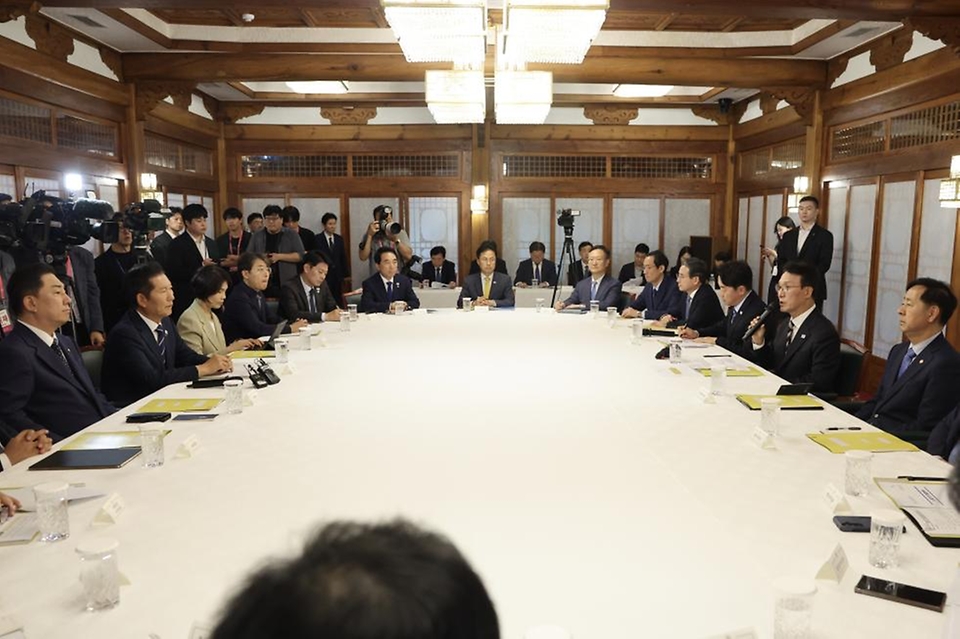 김민석 국무총리가 7일 삼청동 총리서울공관에서 열린 고위 당정 협의회에서 발언을 하고 있다.