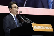 김민석 국무총리가 9일 중구 장충아레나에서 열린 세계지식포럼 개막식에 참석, 축사를 하고 있다.